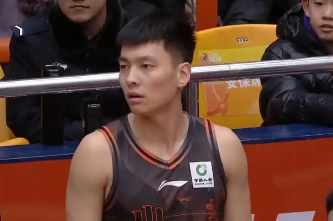 快船一日签下联盟最高与最矮：2米26夏普双向合同加盟，1米70河村勇辉获E10合同