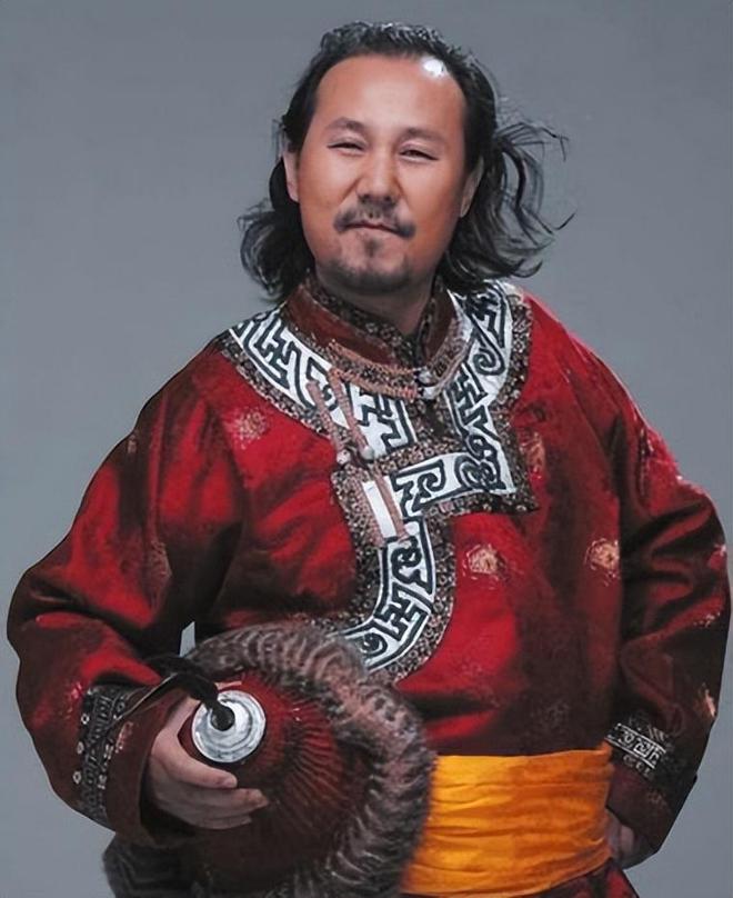 71岁老头哄骗保姆同居10年,每月给她15500元,分手那刻老头不但不认账,翻脸就告保姆“私闯民宅”!