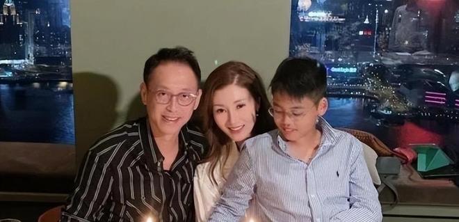 东体:李国旭总能恰到好处地掌控全局,中超最佳教练非他莫属