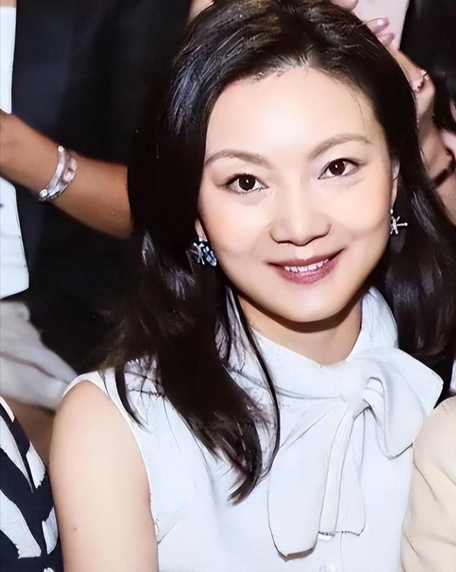 官方:武汉女足签下卢旺达外援让妮娜、美国外援格蕾丝