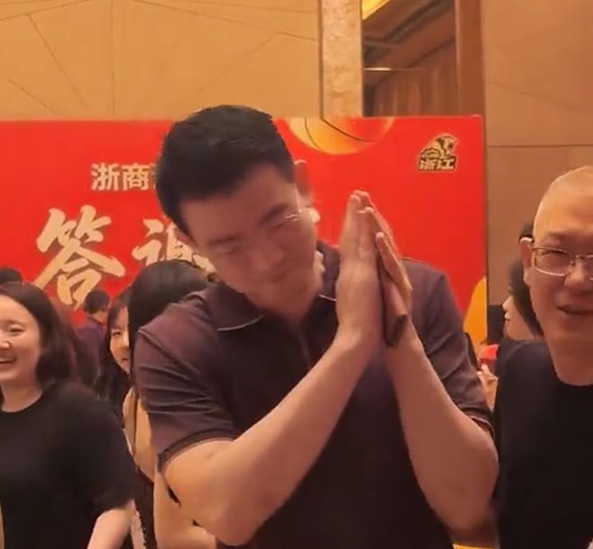 4队疯抢!上海高价截胡辽宁追克里斯,北控官宣哈里斯,京籍主帅扎堆