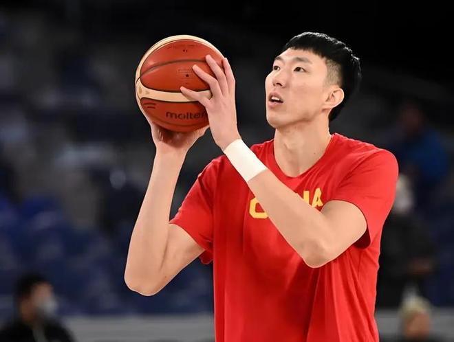 史上最难进入的百年赛事,观众席藏着另一场大戏
