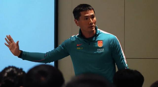 曼联不签新中场反要卖一人!拉爵一限制阻碍,签楚阿梅尼恐成空谈