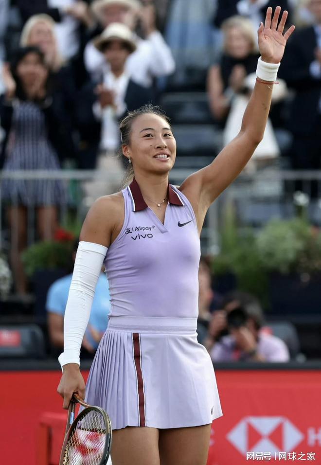 甜馨妈妈离婚8年后首谈贾乃亮:常与他探讨教育,要给女儿很多爱