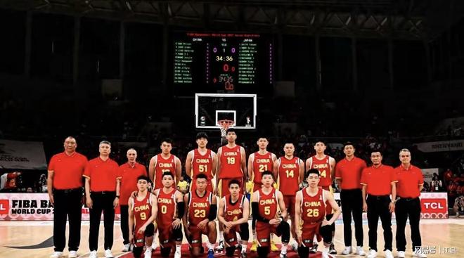 中国男篮大换血！2大核心离队，徐杰，张镇麟的机会来了
