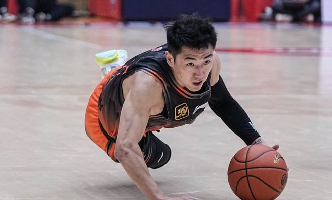 巴西队官宣换人!4000万边卫无缘世界杯+1位置告急,曼联新援顶替