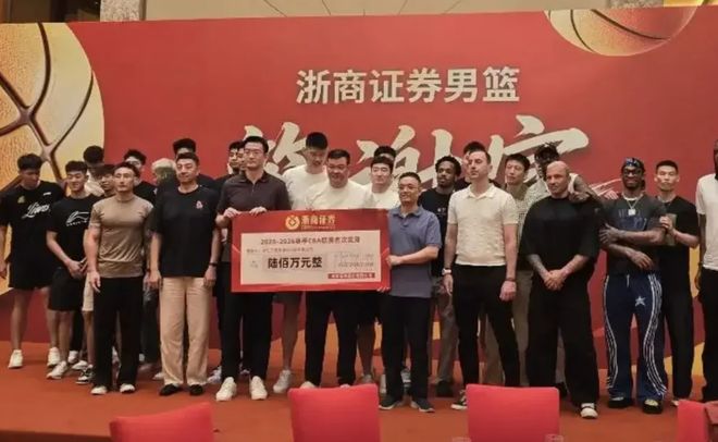 4队疯抢!上海高价截胡辽宁追克里斯,北控官宣哈里斯,京籍主帅扎堆