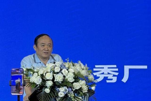 CBA速递!杜峰有意重返中国男篮,四川男篮兜售状元签,杨文学接近加盟山东,霍楠加盟宁波
