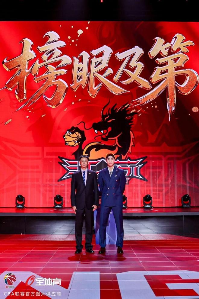 罗马诺：多特蒙德初步接触亨克18岁小将卡雷察斯