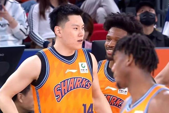 米兰夏窗首签!25岁葡萄牙中锋加盟 7400万破队史纪录 阿莫林钦点