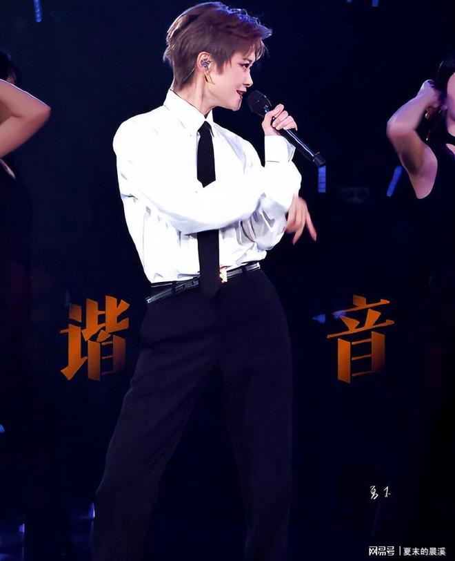 时隔486天男篮首秀演砸!杨瀚森仅7+8各种丢篮板 腹肌成唯一亮点