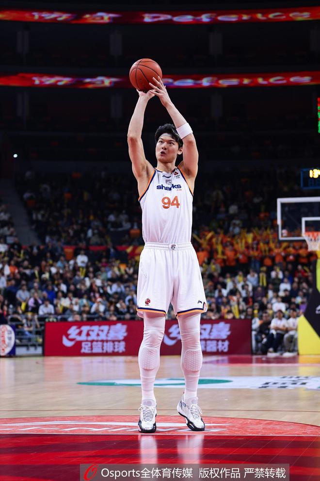NBA夏联:奇才险胜爵士 状元迪班萨27+7榜眼24分8失误9犯规
