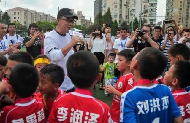 好消息中国女篮有自己的姚明了,坏消息其他球员不会打球了