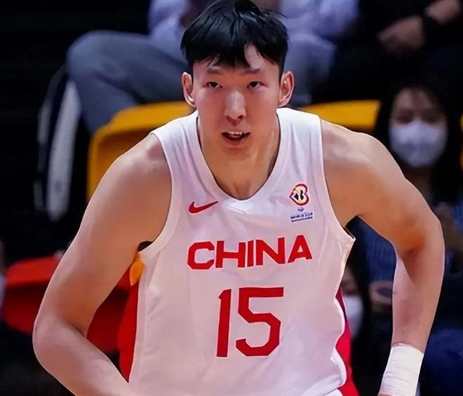带领海港B队斩获3胜1平继续领跑,成耀东当选中乙5月最佳教练