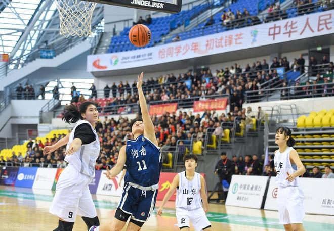 库里谈詹姆斯加盟勇士可能性:没有具体概率,这取决于他自己